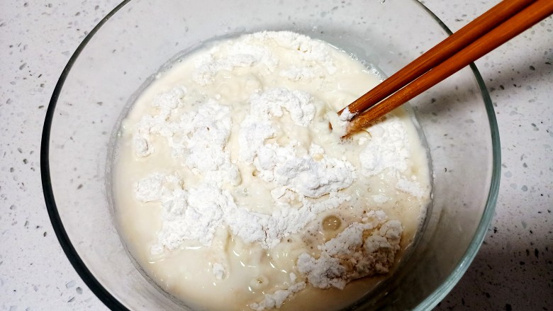 蚂蚁菜 鸡蛋水煎包,加入温水