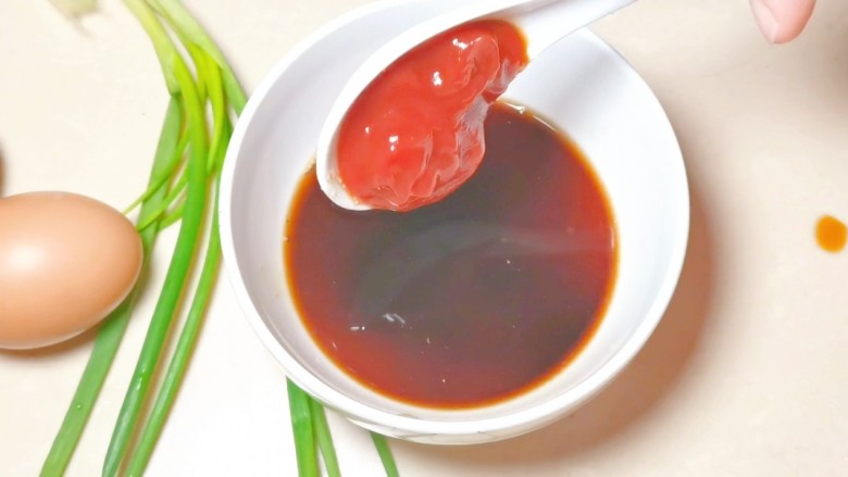 下饭神器糖醋荷包蛋,小朋友饭扫光系列~,一勺半的<a style='color:red;display:inline-block;' href='/shicai/ 699'>番茄酱</a>。