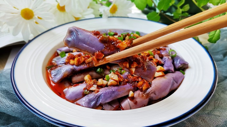 凉拌蒸茄子,一口茄子一口料汁,超级香辣下饭!