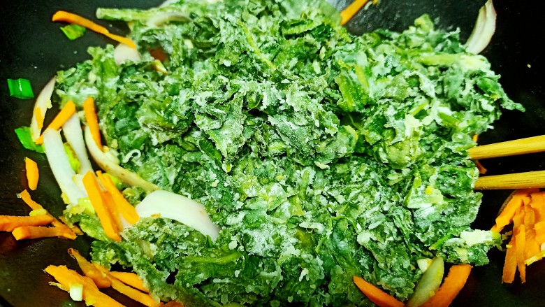 蒲公英蒸饭,放入蒸菜