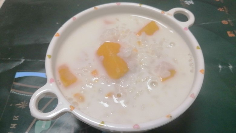 牛奶番薯粥,熬好后起锅