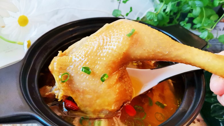 花胶鸡汤,金黄诱人的鸡腿,超级软烂入味好吃