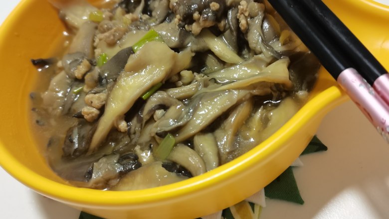 肉沫平菇,赶紧备双筷子吧!