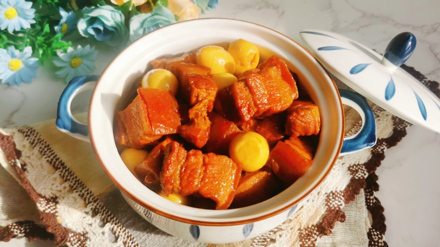 鹌鹑蛋红烧肉
