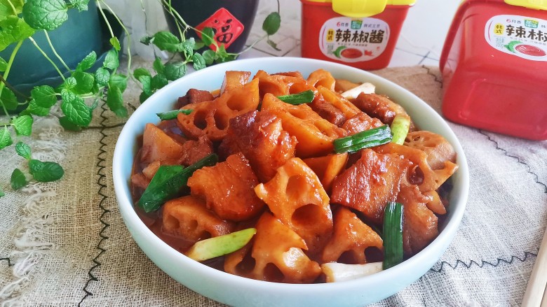 五花肉焖莲藕,成品图!