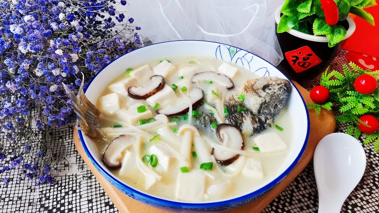 鲫鱼豆腐菇菌汤,成品图!