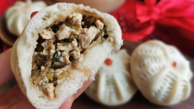 豆腐包子,豆腐馅料虽然简单,有了葱椒油和海带的加持,味道好极了。
