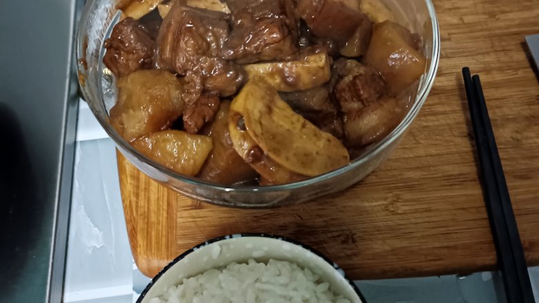 超超超超~~~下饭红烧肉,这不干三碗米饭说得过去~OK(ゝω・´★)