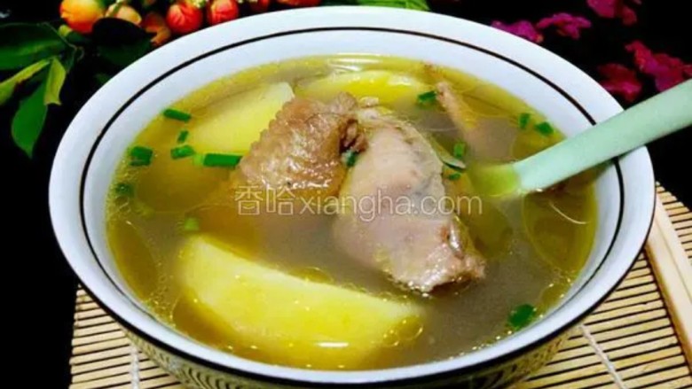 土豆炖鸡汤,这张图是我找的,因为第二天本人要上班,无法把成品拍给大家请勿怪