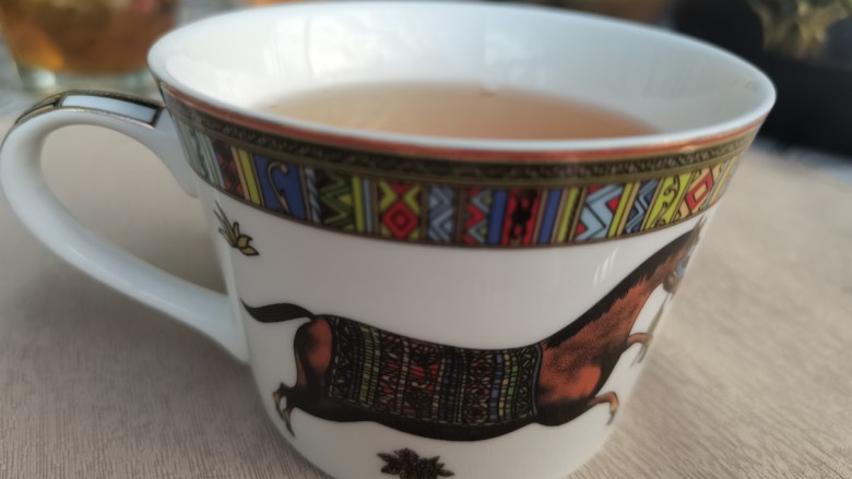 柠檬薄荷花茶,静置10分钟,茶温降到30度左右