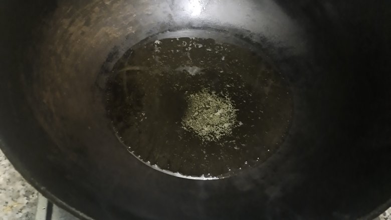 花甲粉丝煲(火锅),起锅烧油