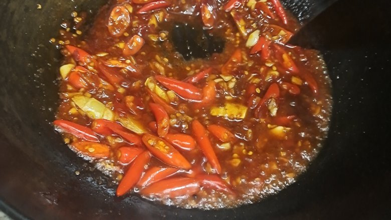 花甲粉丝煲(火锅),放适量的<a style='color:red;display:inline-block;' href='/shicai/ 692'>酱油</a>