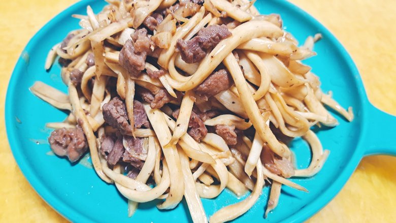 茭白炒肉,肉很嫩