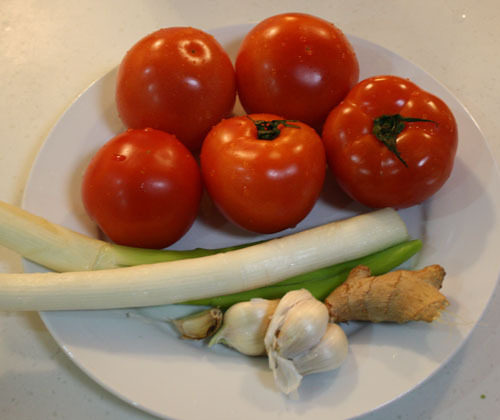 番茄排骨汤,材料备齐