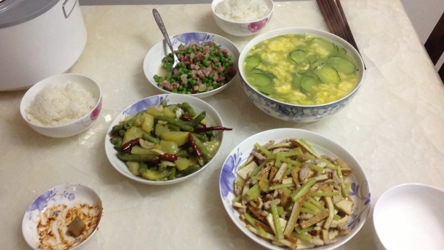 豌豆火腿、豆角洋芋、清炒三鲜、黄瓜鸡蛋汤