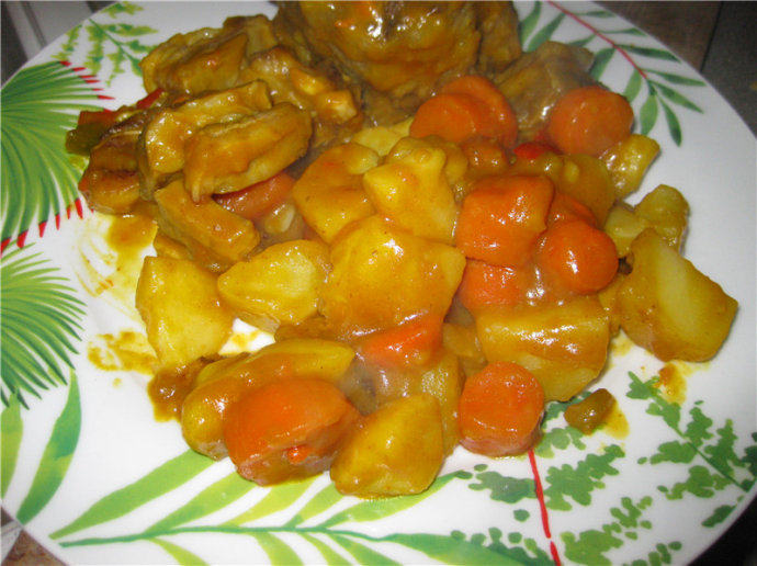 土豆炖牛尾骨