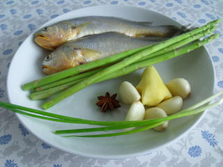 五香黄花鱼,原料图