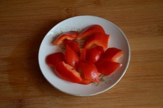 香菇焖鸡腿,<a style='color:red;display:inline-block;' href='/shicai/ 3554'>彩椒</a>去籽,切成块