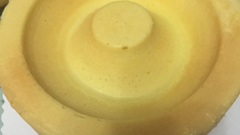 爱心夹心蛋糕,同样的方法再烤下面的蛋糕体,第二次做的好很多
