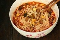红油臊子面,这碗面,加了汤就是这样的。