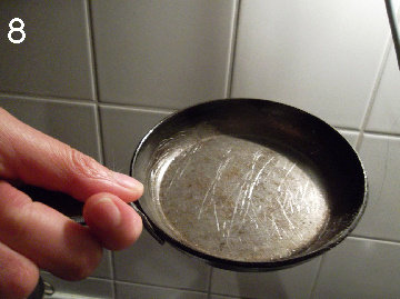 俄罗斯荞麦小煎饼Blinis,8cm的小铸铁锅,煎煎饼非常好用,用油抹抹就行,完全不粘