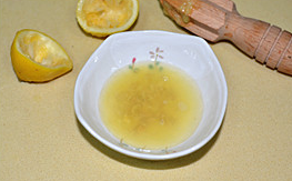 香草芒果酱,<a style='color:red;display:inline-block;' href='/shicai/ 595'>柠檬</a>对切后，挤出<a style='color:red;display:inline-block;' href='/shicai/ 595'>柠檬</a>汁。