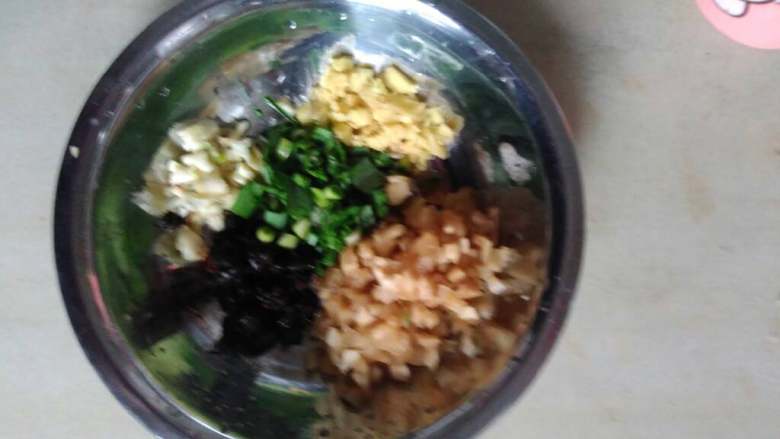 豆鼓辣椒蒸鱼,配料全切米待用