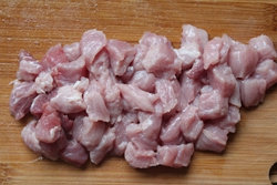 樱桃肉 ,切小块,和樱桃差不多大小