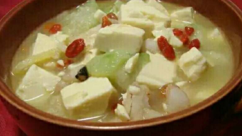 丝瓜豆腐,盛入盘内，即可上桌