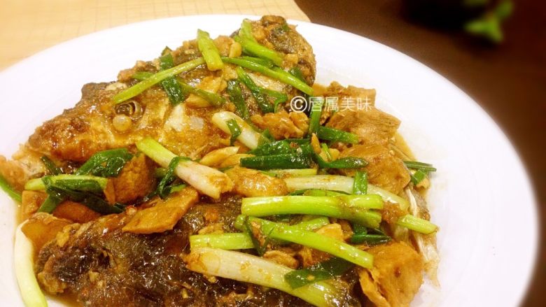 冻豆腐焖鱼头