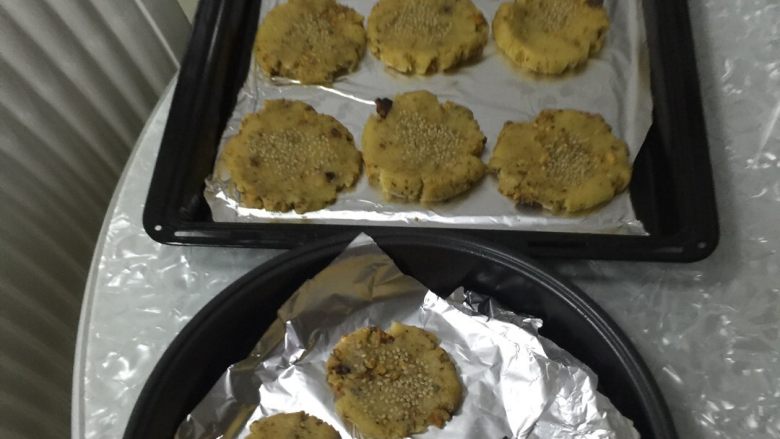 老式桃酥,轻捏球不要用力