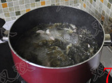 酸菜粉丝鸭肉汤,焖煮1小时左右,至鸭肉熟烂