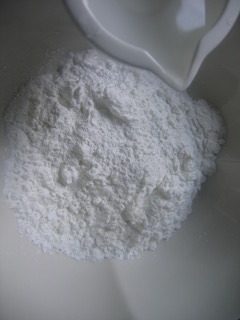 养生核桃,用适量沸水慢慢加入边搅拌均匀