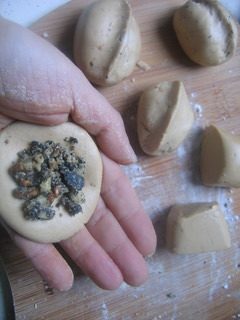 养生核桃,放入炒好的核桃和熟芝麻核桃