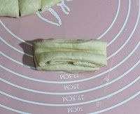 小花卷,拿起筷子,留下深深的痕迹。