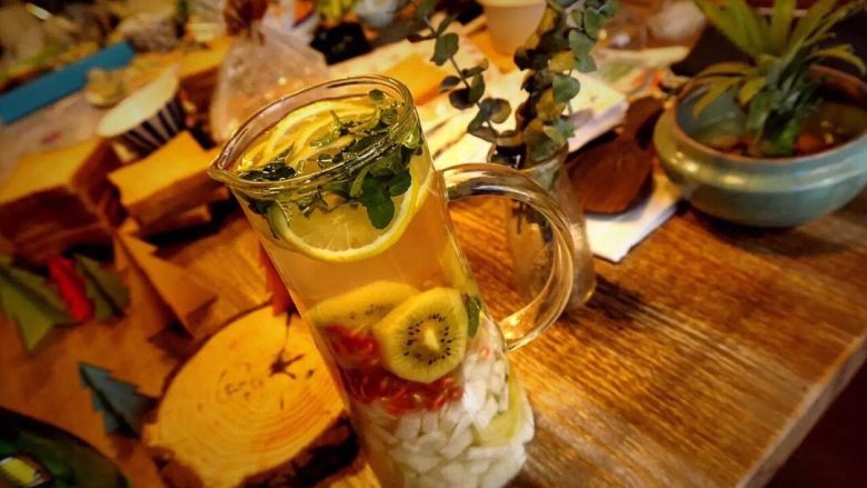 #春日野餐会#detox water(健康排毒水),放在冰箱里瓶子要封口