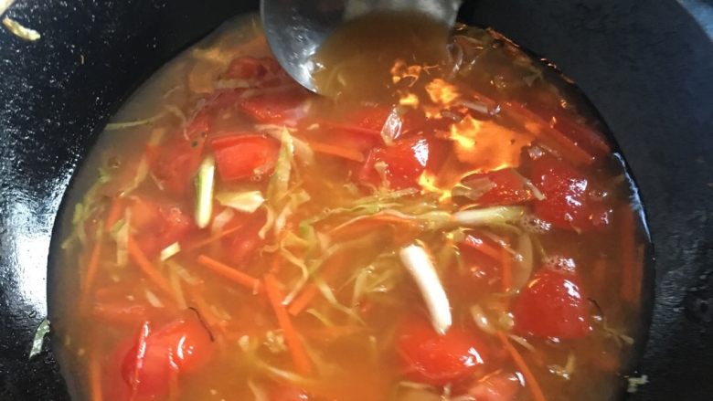 暖阳面（番茄鸡蛋面）,加水和生姜片