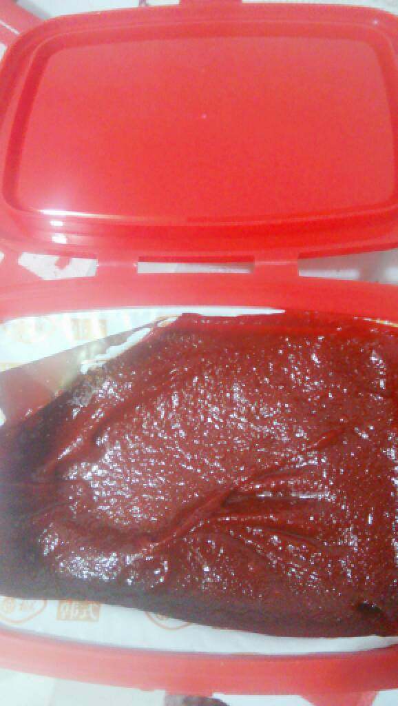 韩式炒饭,加入2勺<a style='color:red;display:inline-block;' href='/shicai/ 8582'>韩国辣酱</a>，1勺<a style='color:red;display:inline-block;' href='/shicai/ 3729'>白糖</a>，半小勺盐，翻炒。