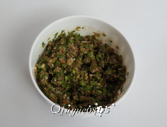 地方菜 河南锅贴,搅匀