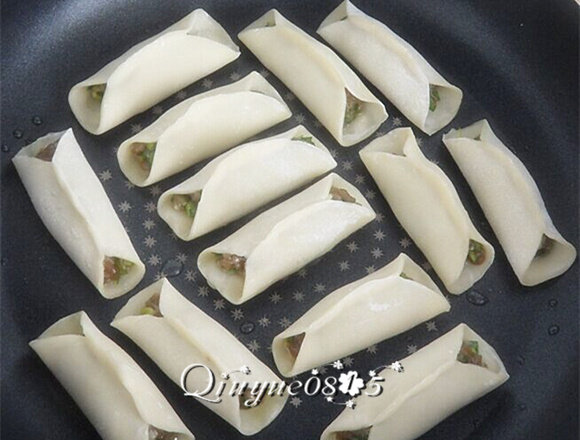 地方菜 河南锅贴,平底锅抹油,码上锅贴。