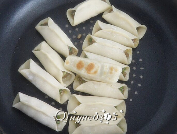 地方菜 河南锅贴,煎制底部呈金黄色