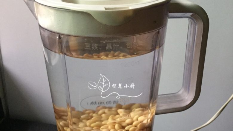 地方菜 成都豆花,豆浆机加入1000ml 清水,倒入泡好的黄豆,打成豆浆
