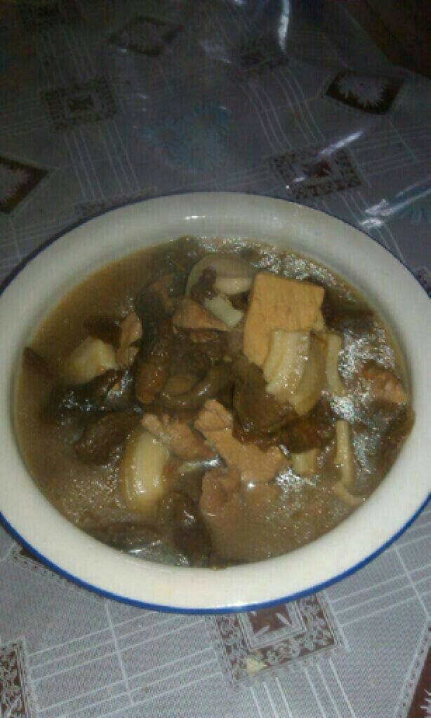 干菌子炖五花肉