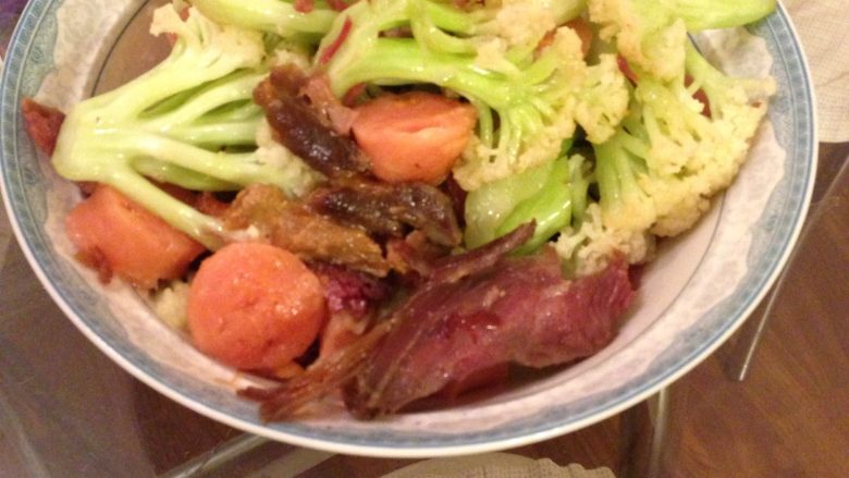 花菜烩香肠腊肉
