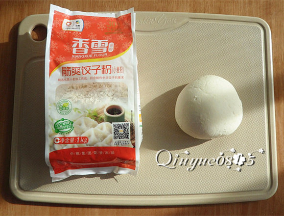 地方菜 烧麦,先把面和好醒着。