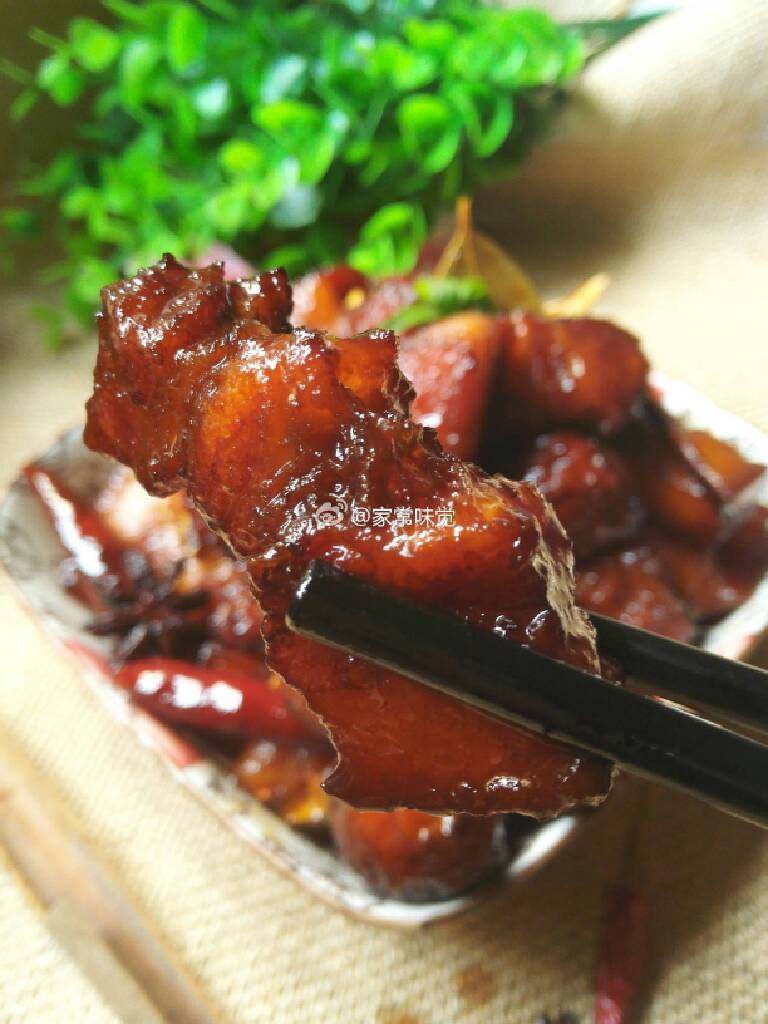 地方菜 毛氏红烧肉,色泽红亮,肥而不腻,皮糯肉香,入口即化!