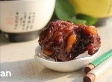 芬达话梅烧排骨,炖好的排骨,有着特别漂亮的颜色,排骨软烂,味甜,微酸,带着话梅特有的味道
