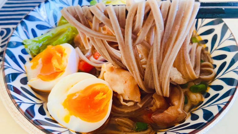 羊肉荞麦面,羊肉荞麦面色香味俱全,营养丰富