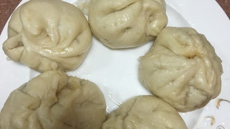 鲜肉大包,关火再闷5min,出锅。