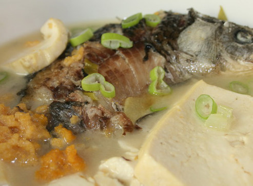 鲫鱼炖豆腐